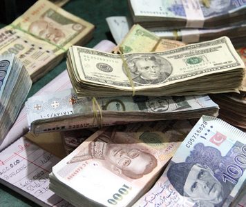 پاکستانی زرمبادلہ کے زخائر کمبوڈیا سے بھی کم ہونے کا خدشہ، بلوم برگ