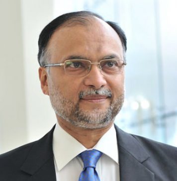 پاکستان کے وزیر داخلہ احسن اقبال حملے میں زخمی