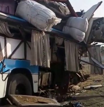 خضدار: مسافر بس کو حادثہ، 5 افراد جانبحق، 20 زخمی