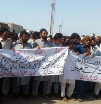 حب : گڈانی شپ بریکنگ یارڈ میں دفعہ 144 کے خلاف مزدوروں کا احتجاج