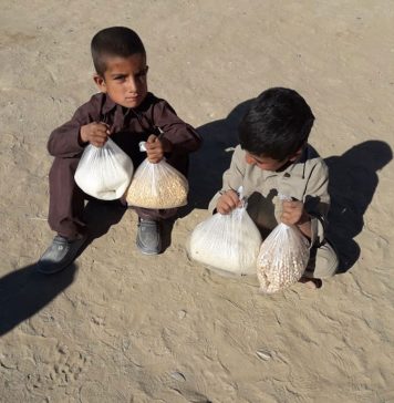 چاغی : خشک سالی کے خاتمے کے لئے حکومت کی جانب سے ایک کلو چولے وچاول تقسیم