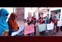 نوشکی: بیسک کمیونٹی اسکول کے اساتذہ اور طالبات کا مظاہرہ