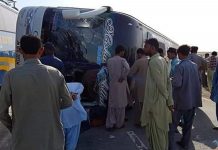 پسنی: مسافر بس کو حادثہ، 1 شخص جانبحق، متعدد زخمی