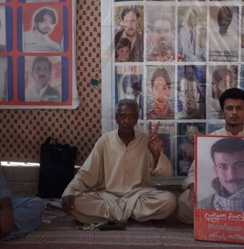 کوئٹہ پریس کلب کے سامنے لاپتہ افراد کی بازیابی کے لیے احتجاج
