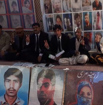 کوئٹہ پریس کلب کے سامنے لاپتہ افراد کے لیے احتجاج