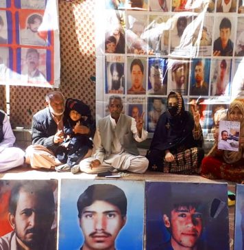 کوئٹہ پریس کلب کے سامنے لاپتہ افراد کے لواحقین کا احتجاج