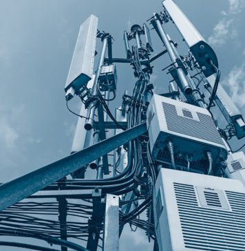 کورونا پھیلانے کا خدشہ، لوگوں نے فائیو جی ٹاورز کو آگ لگادی