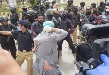 کوئٹہ میں ڈاکٹروں کا احتجاج، پولیس تشدد کے بعد سروسز کا بائیکاٹ