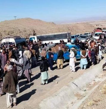 پنجگور میں مظاہرین نے سی پیک روڈ کو احتجاجاً بند کردیا