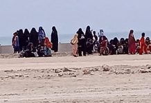 گوادر: خواتین اور بچوں کا اپنے مطالبات کے حق میں احتجاج، ایکسپریس وے پر دھرنا