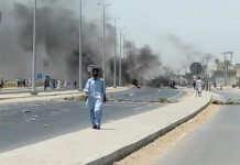 گوادر میں مذہبی جماعت کے رہنماء کی گرفتاری، شہر میں احتجاج، سڑکوں پر ٹریفک معطل