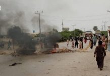 پسنی میں پانی و بجلی کی عدم فراہمی، خواتین احتجاجاً سڑکوں پر