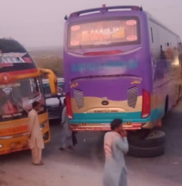 حب: پولیس رویہ کے خلاف مکران ٹرانسپوٹروں کا کوئٹہ کراچی شاہراہ پر دھرنا