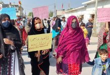 تربت: شاہینہ شاہین کے قاتل کی عدم گرفتاری کے خلاف احتجاج