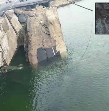 روسی دستوں کو روکنے کے لئے یوکرینی فوجی نے پُل کو خودکش دھماکہ سے اڑا دیا