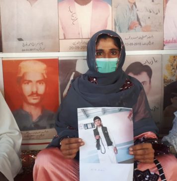 اصغر کے چہرے پر کالا کپڑا ڈال کر ایف سی اہلکاروں نے جبری لاپتہ کیا