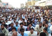 گوادر: کراچی پولیس کی بلوچ خواتین پر تشدد کے خلاف عوام سراپا احتجاج