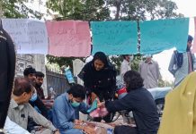 کراچی: لاپتہ طالب علموں کی جبری گمشدگی کی خلاف آج دوسرے روز بھی دھرنا جاری