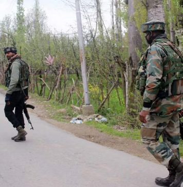 بھارتی زیر انتظام کشمیر میں فورسز کیمپ پر خودکش حملہ