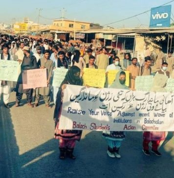 اسکولوں کو نذر آتش کرنے کیخلاف بلوچ طلباء کا احتجاج