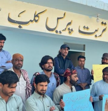 بلوچ خواتین و بچوں کی جبری گمشدگی کے خلاف تربت میں احتجاج