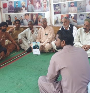کراچی پریس کلب کے سامنے وی بی ایم پی کا احتجاج جاری