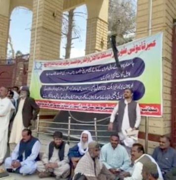 جامعہ بلوچستان کے اساتذہ اور عملے کی احتجاجی ریلی، وی سی کی برطرفی کا مطالبہ