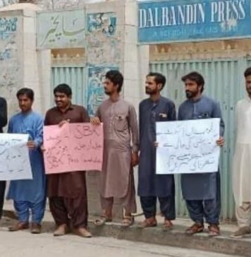 دالبندین: محکمہ تعلیم میں انٹرویو کے نتائج روکنے کے خلاف امیدواروں کا احتجاج