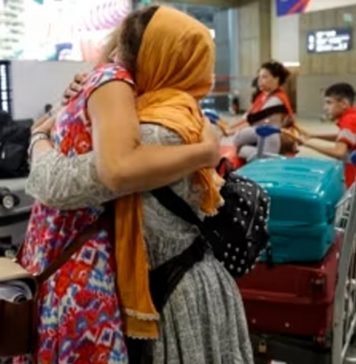 طالبان کی پابندیوں سے بچ کرپانچ افغان خواتین فرانس پہنچ گئیں