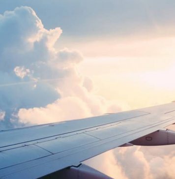 افغانستان: چارٹرڈ ایمبولینس طیارہ گر کر تباہ ہوگیا