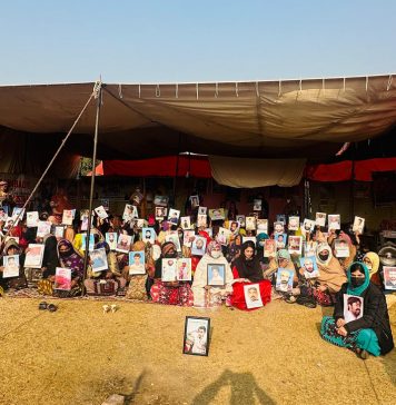 اسلام آباد دھرنا: ڈیتھ اسکواڈز کی موجودگی میں مظاہرین کا عالمی اقوام سے مدد کی اپیل
