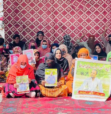 وزیر داخلہ دروغ گوئی کررہے ہیں، ظہیر احمد 15 سالوں سے اپنے دفتر میں حاضر رہا ہے – لواحقین