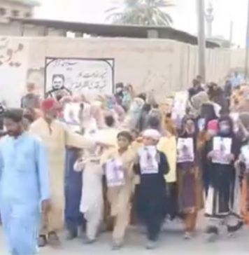 خاران :لاپتہ شہزاد احمد کے بازیابی کے لئے لواحقین کا احتجاج