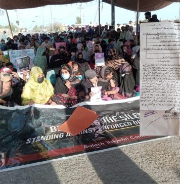 خاران دھرنا: لاپتہ افراد کے لواحقین سمیت 10 افراد کے خلاف ایف آئی آر درج