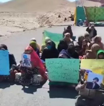 لاپتہ فہیم اور خادم کی عدم بازیابی کے لئے خلاف لواحقین نے ایک بار پھر شاہراہ بلاک کردی