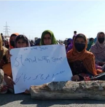 کیچ: لاپتہ سعید بلوچ کی لواحقین کے ساتھ مذاکرات، دھرنا موخر