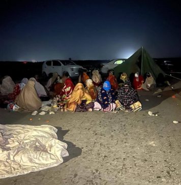 پنجگور: عاقل بلوچ کی جبری گمشدگی کے خلاف شاہراہ بند ، قلات انتظامیہ سے مذاکرات کے بعد دھرنا مؤخر