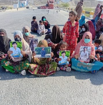 تربت: پاکستانی فورسز کے ہاتھوں جبری لاپتہ افراد کے لواحقین کا احتجاجی دھرنا جاری