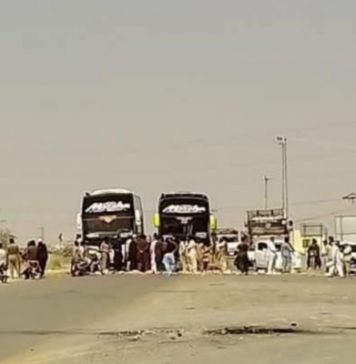 وڈھ: نوجوان کے اغواء کے خلاف کراچی کوئٹہ شاہراہ بلاک