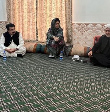 کوئٹہ۔ لک پاس دھرنا،حکومتی وفد کی سردار اختر مینگل سے مذاکرات کی کوشش