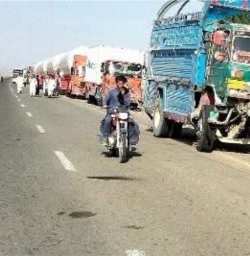 تربت: پاکستانی فورسز کے ہاتھوں جبری لاپتہ پولیس اہلکار کی عدم بازیابی کے خلاف احتجاج جاری