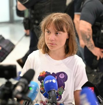 گریٹا تھنبرگ اسرائیل سے بے دخل، غزہ میں نسل کشی جاری ہے اور دنیا خاموش تماشائی بنی ہوئی ہے۔