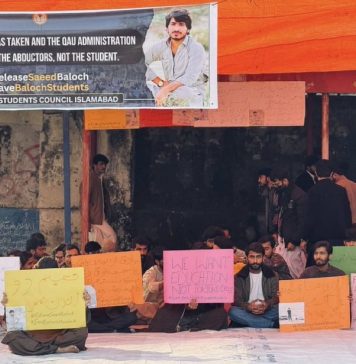 اسلام آباد: بلوچ طالب علم سعید بلوچ کی جبری گمشدگی کے خلاف طلباء کا دھرنا۔