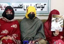 کوئٹہ: بلوچستان یونیورسٹی کے طالب علم شہزاد منیر کی جبری گمشدگی کے خلاف اہل خانہ کا پریس کانفرنس