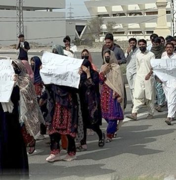 تربت: مکران میڈیکل کالج طلباء کا مطالبات کے حق میں احتجاج جاری