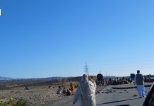 کیچ: ایک ہی خاندان کے دو خواتین سمیت چار افراد کی جبری گمشدگی کے خلاف دھرنا