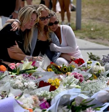 سڈنی حملہ دہشت گردی قرار، باپ بیٹا ملوث، اموات کی تعداد 16 ہو گئی