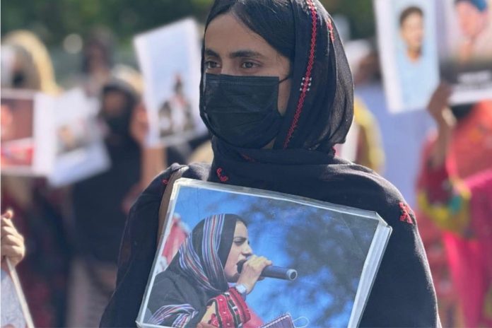 FDBC5EF6-C843-41A4-8796-5ED96ED37C60