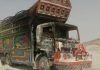 پنجگور: مسلح افراد کی ناکہ بندی، متعدد گاڑیوں پر فائرنگ