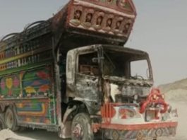 پنجگور: مسلح افراد کی ناکہ بندی، متعدد گاڑیوں پر فائرنگ